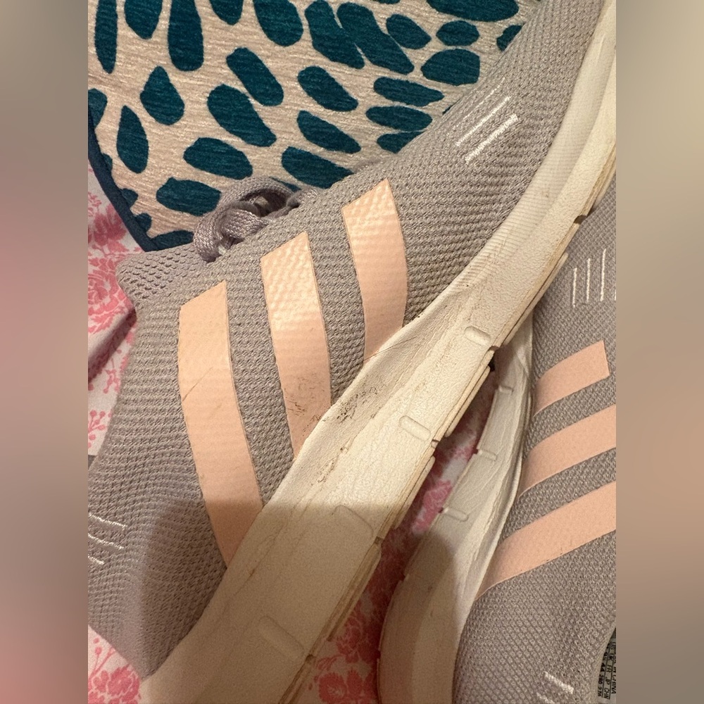 Adidas swift run 1.0 women’s size 11 good condition very pretty gray/pinkstripes